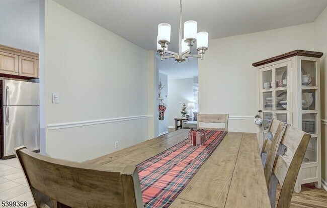 Building Photo - 17 Heritage Dr