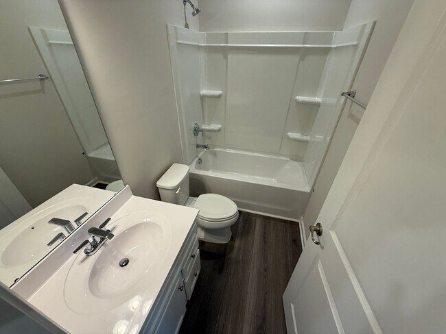 Building Photo - Brand New Townhome!!