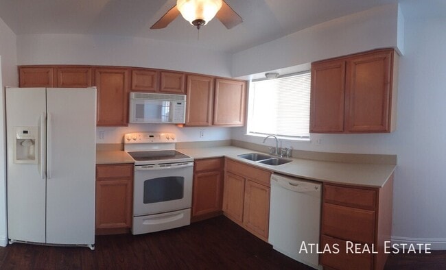 Building Photo - 8898 Circle Dr