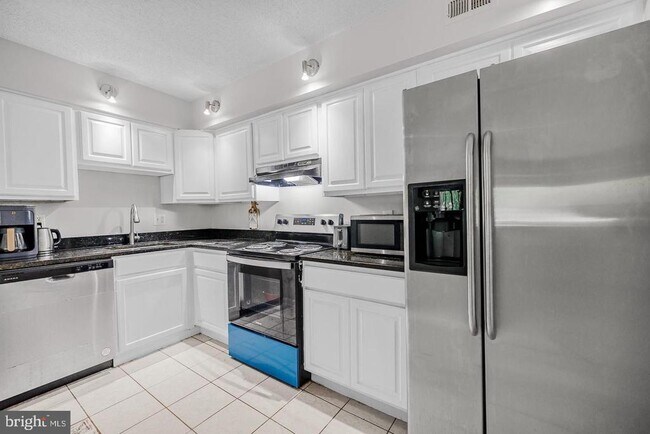 Building Photo - 3808 Laramie Pl