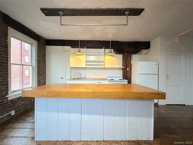 Building Photo - 12 Front St