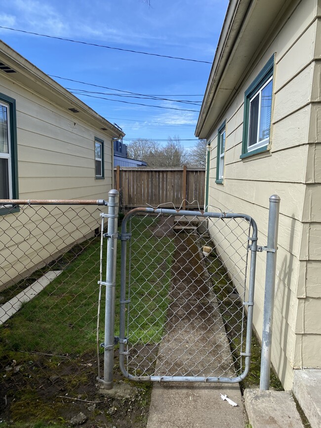 Building Photo - 1415 18th St NE