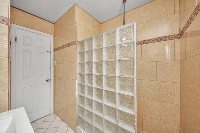 Building Photo - 602 Fostoria Ln