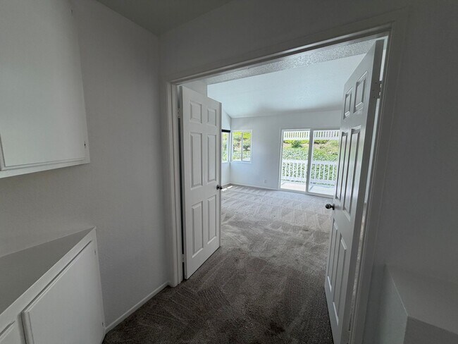 Building Photo - Beautiful 3 bed/3 bath In San Clemente