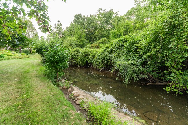 Building Photo - 208 Brookdale Ln