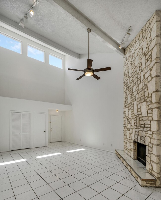 Building Photo - 8421 Echo Creek Ln