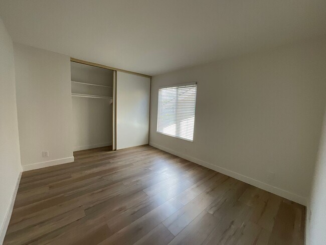 Building Photo - 4 Bedroom 3 Bath 2 Story Home With Family ...