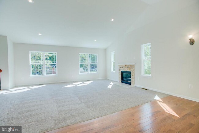 Building Photo - Sought After Aquia Harbour
