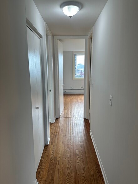 Building Photo - 1350 N Dearborn St