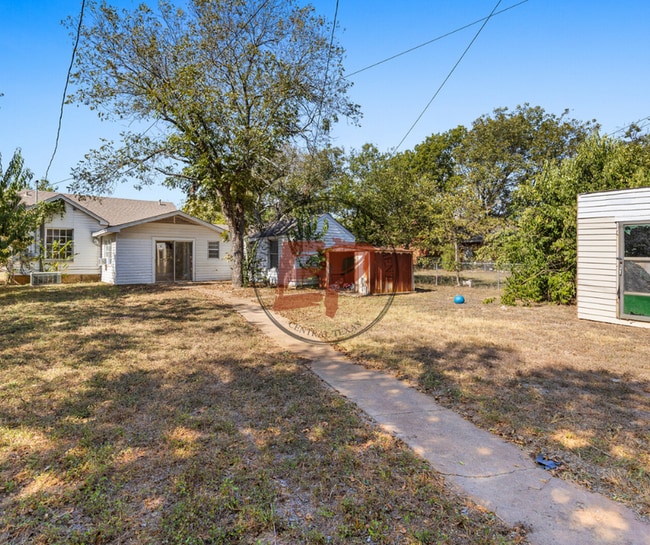 Building Photo - 618 Adams Ave