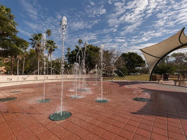 Building Photo - 1400 Tarpon Center Dr