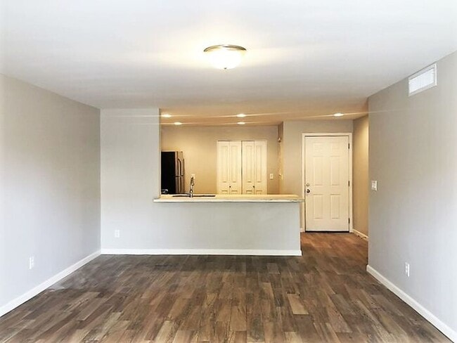Building Photo - Remodeled 2 bedroom / 2 Full Bath