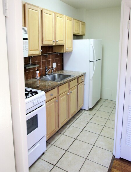 Kitchen - 935 Lombard St