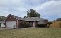Building Photo - 911 Beechgrove Dr