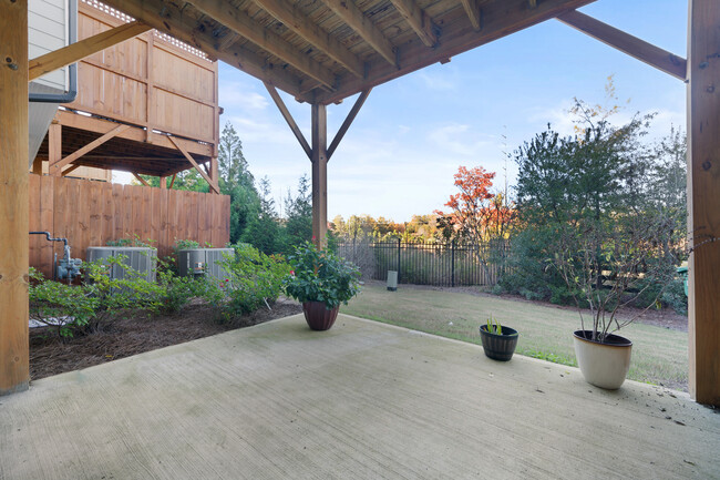 Building Photo - 7906 Laurel Crest Dr
