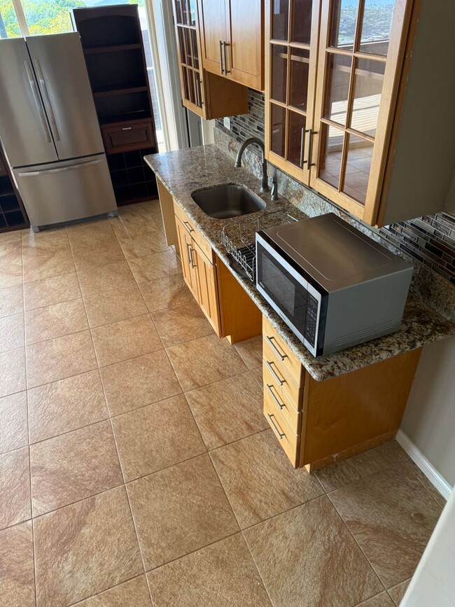 Building Photo - Luxury Hillside Home with Panoramic Kahala Beach Views – $8,000/month