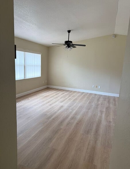 Building Photo - 1530 E Powder Horn Rd