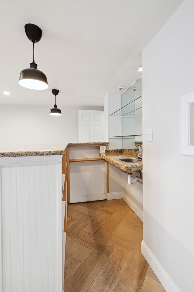 Basement Family Room with Bar (4th Bedroom) - 100 Rennard Ter