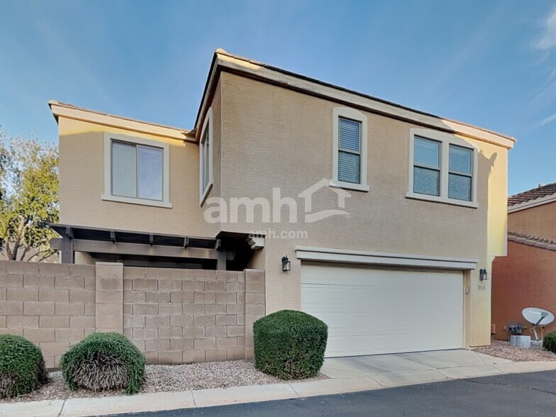 Building Photo - 2549 E Bart St