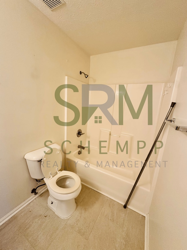 Building Photo - Updated 3 Bedroom/2 Bath Ranch in Okolona! Available Now!