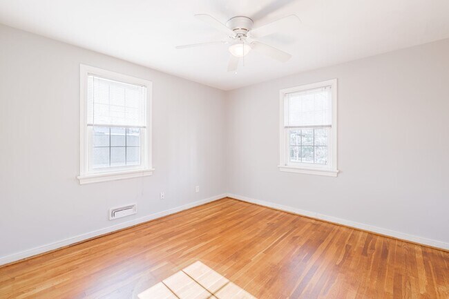 Building Photo - 420 Roseneath Rd