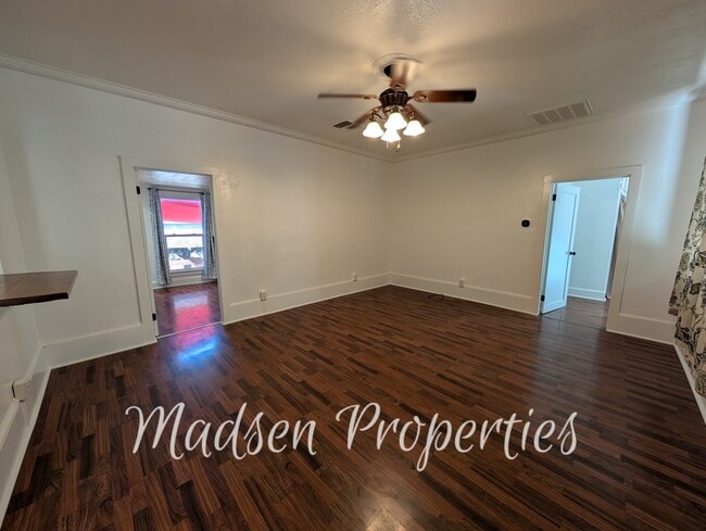 Building Photo - 604 Orient St