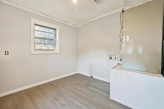 Building Photo - 3100 S Mulberry St