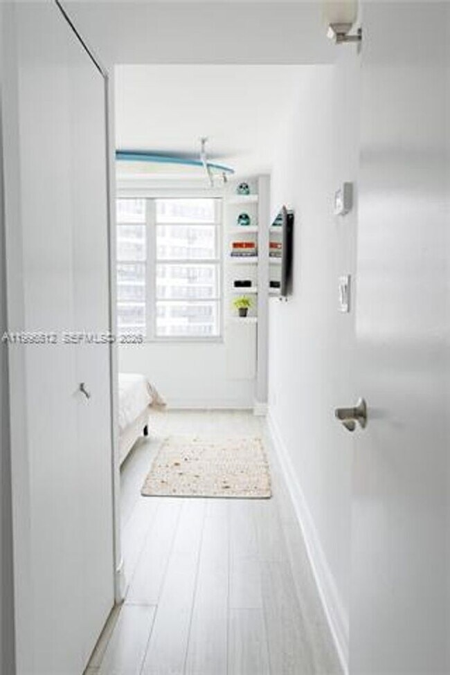 Building Photo - 5161 Collins Ave