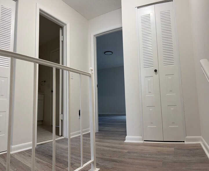 Building Photo - 6141 Oak Cluster Cir