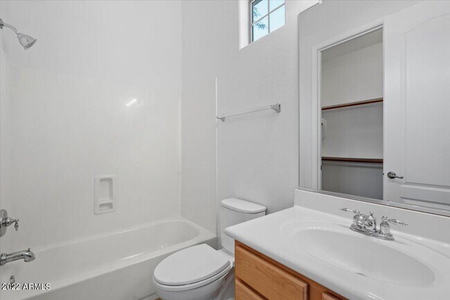 Building Photo - 2413 W Sienna Bouquet Pl