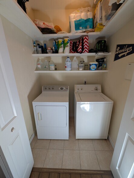Laundry room - 910 NW 29th Pl