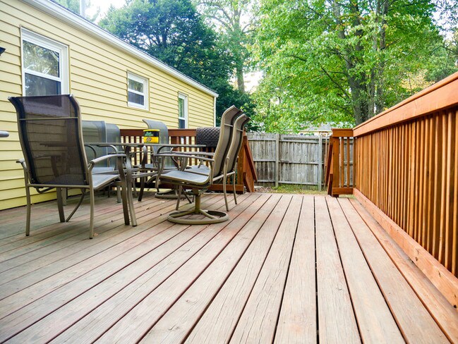 Building Photo - 136 Joan St