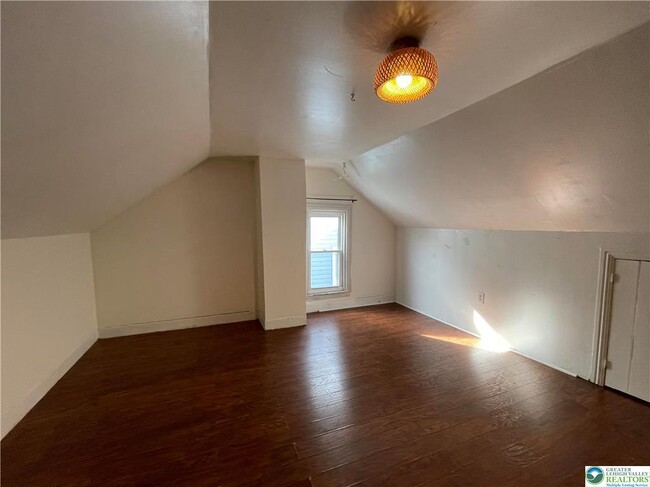 Building Photo - 735 2nd Ave