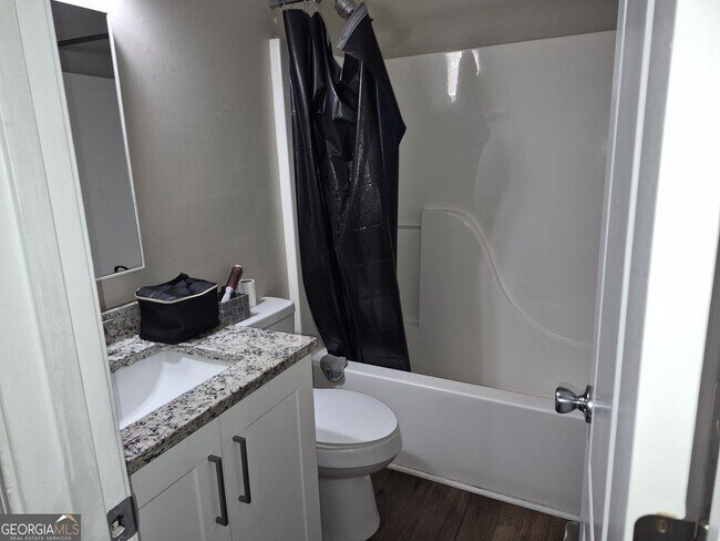 Building Photo - 418 Summer Hill Cir
