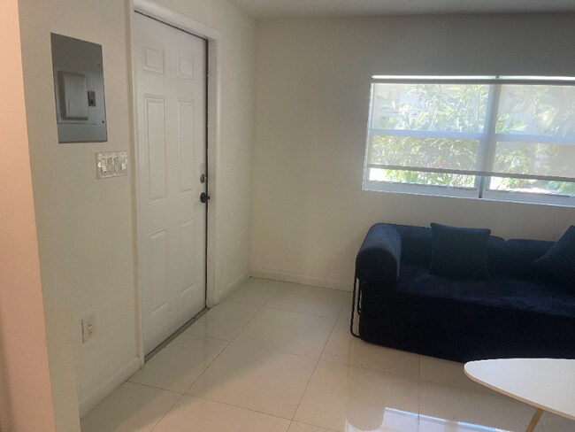 Building Photo - 18 NW 45th St