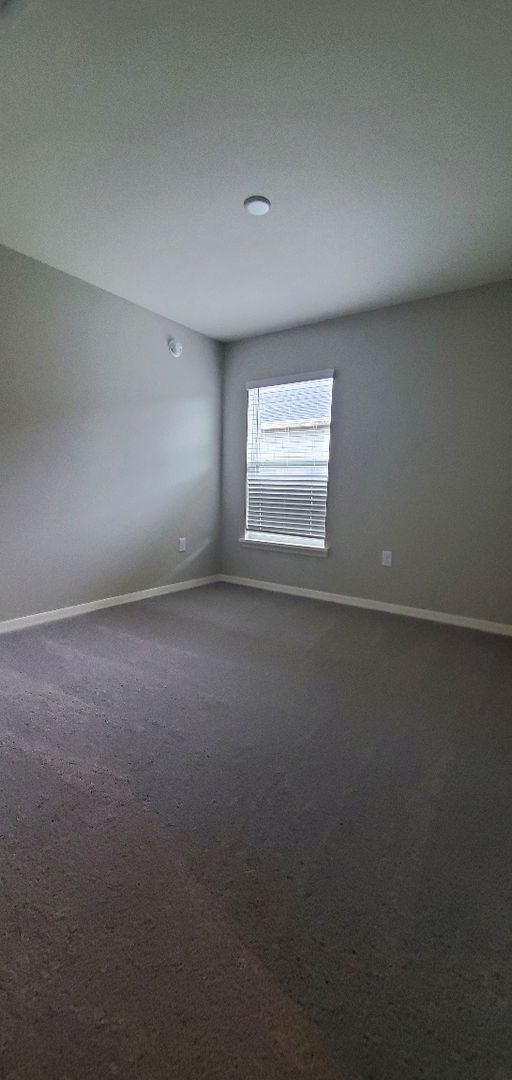 Building Photo - Like New!! 4-Bedroom, 2-Bathroom in Lakeland