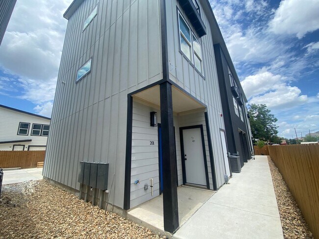 Building Photo - 1823 Burnet St