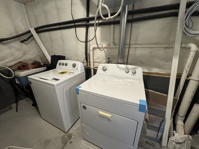 Building Photo - Newer Development Home Spacious 4-Bedroom 3 Bathroom Single Family Home with Finished Basement in...