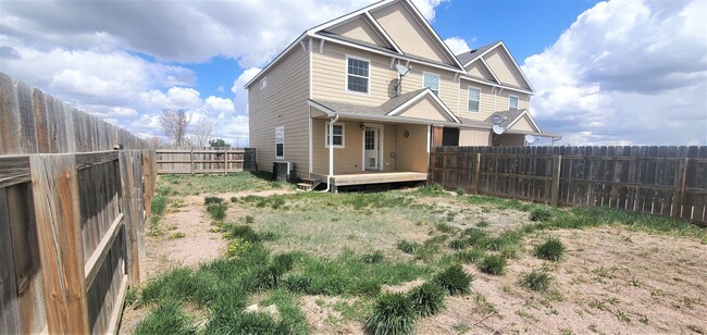 Building Photo - 2 Bedroom 1.5 Bathroom & 1 Car Garage For ...