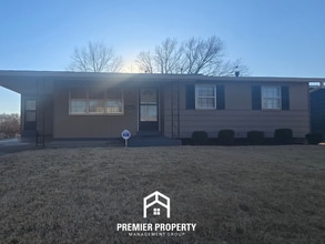 Building Photo - Charming 3BR Florissant Home with Hardwood Floors & Fenced Backyard