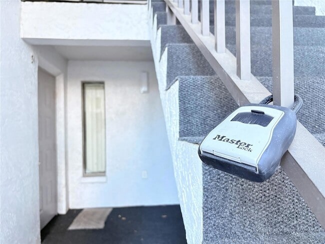 Building Photo - 8213 Sun Spring Cir