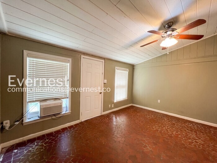 Building Photo - 2156 Jackson Ave