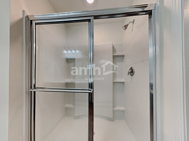 Building Photo - 123 Orion Way