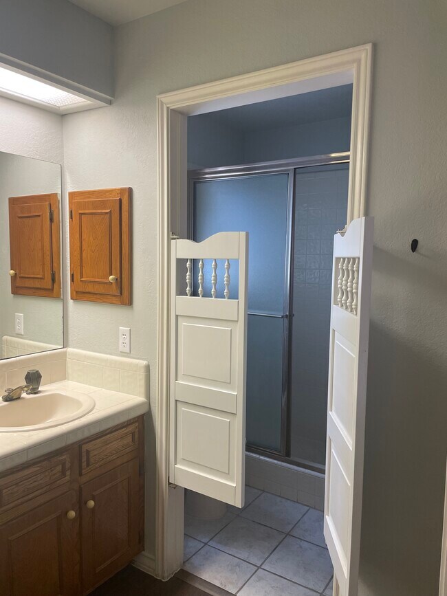 Building Photo - 1801 Woodstone Dr