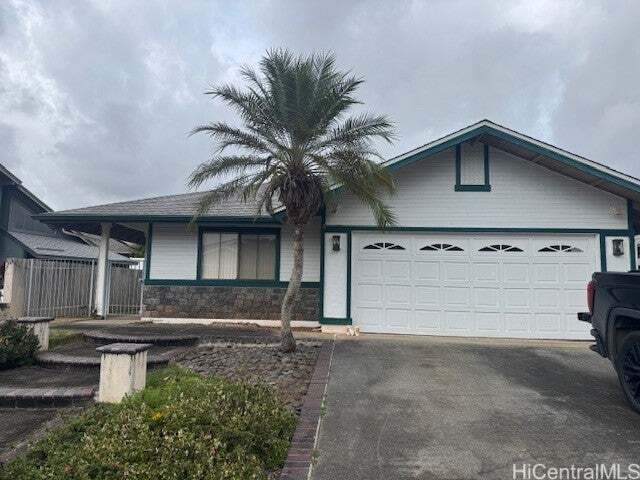 Building Photo - 95-210-210 Maka?ika?i Pl