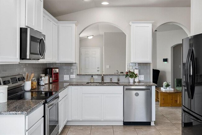 Building Photo - 3 Bedroom, 2 Bath, Single Story Home in Highland Park