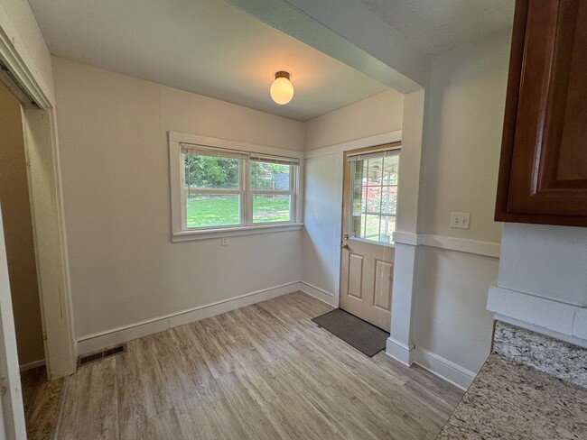 Building Photo - West AVL - Two Bedroom Bungalow Just off H...