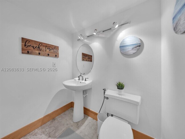 Building Photo - 2625 Collins Ave