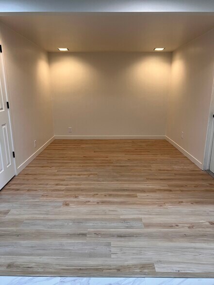 Building Photo - 8771 Oakwood St