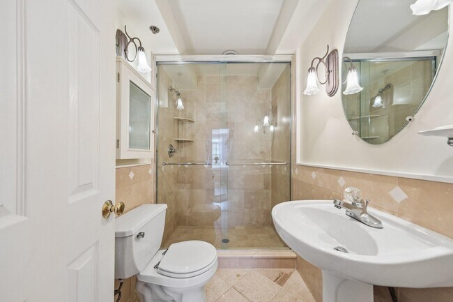 Building Photo - 331 Jefferson St